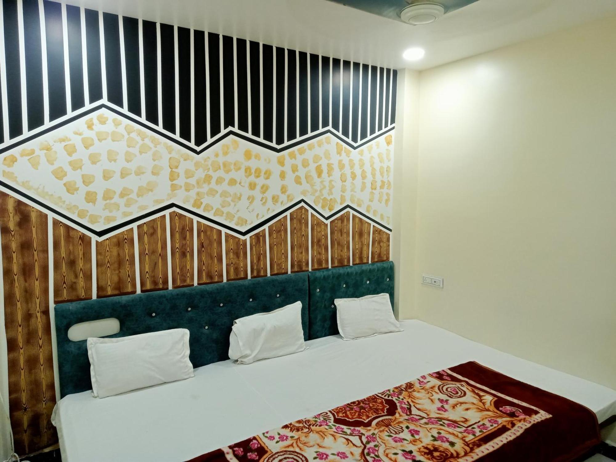 Hardik Palace Ujjain Esterno foto