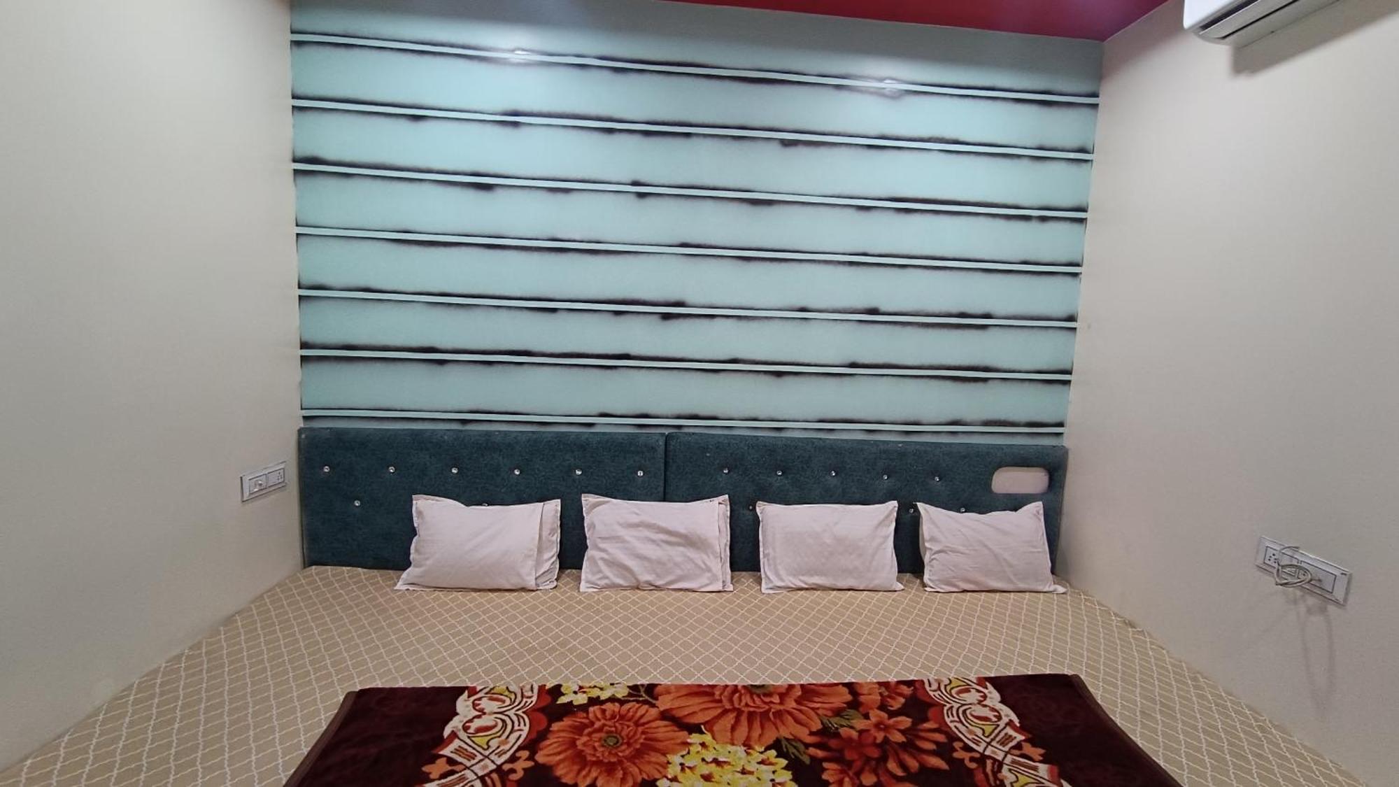 Hardik Palace Ujjain Esterno foto