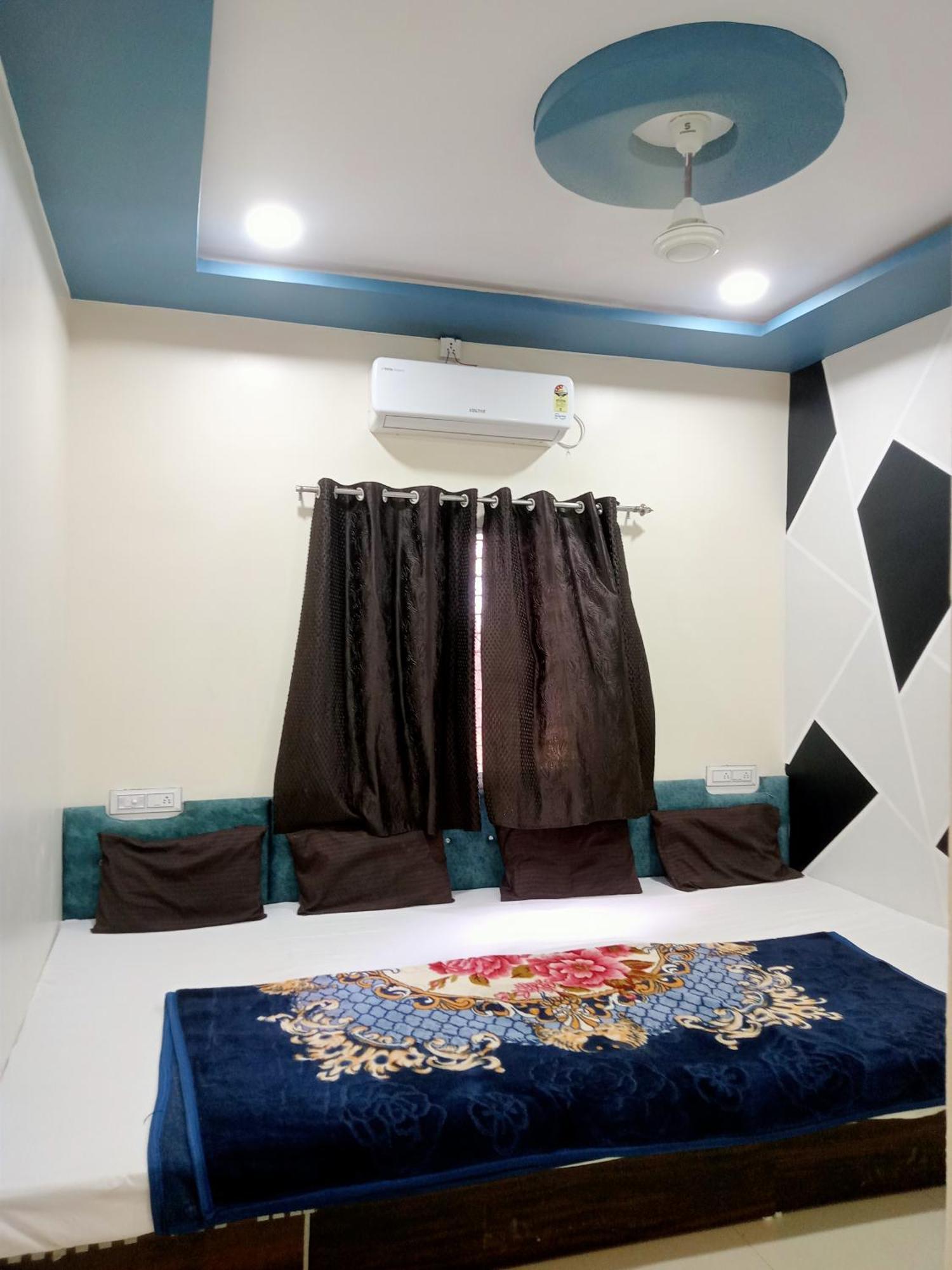 Hardik Palace Ujjain Esterno foto