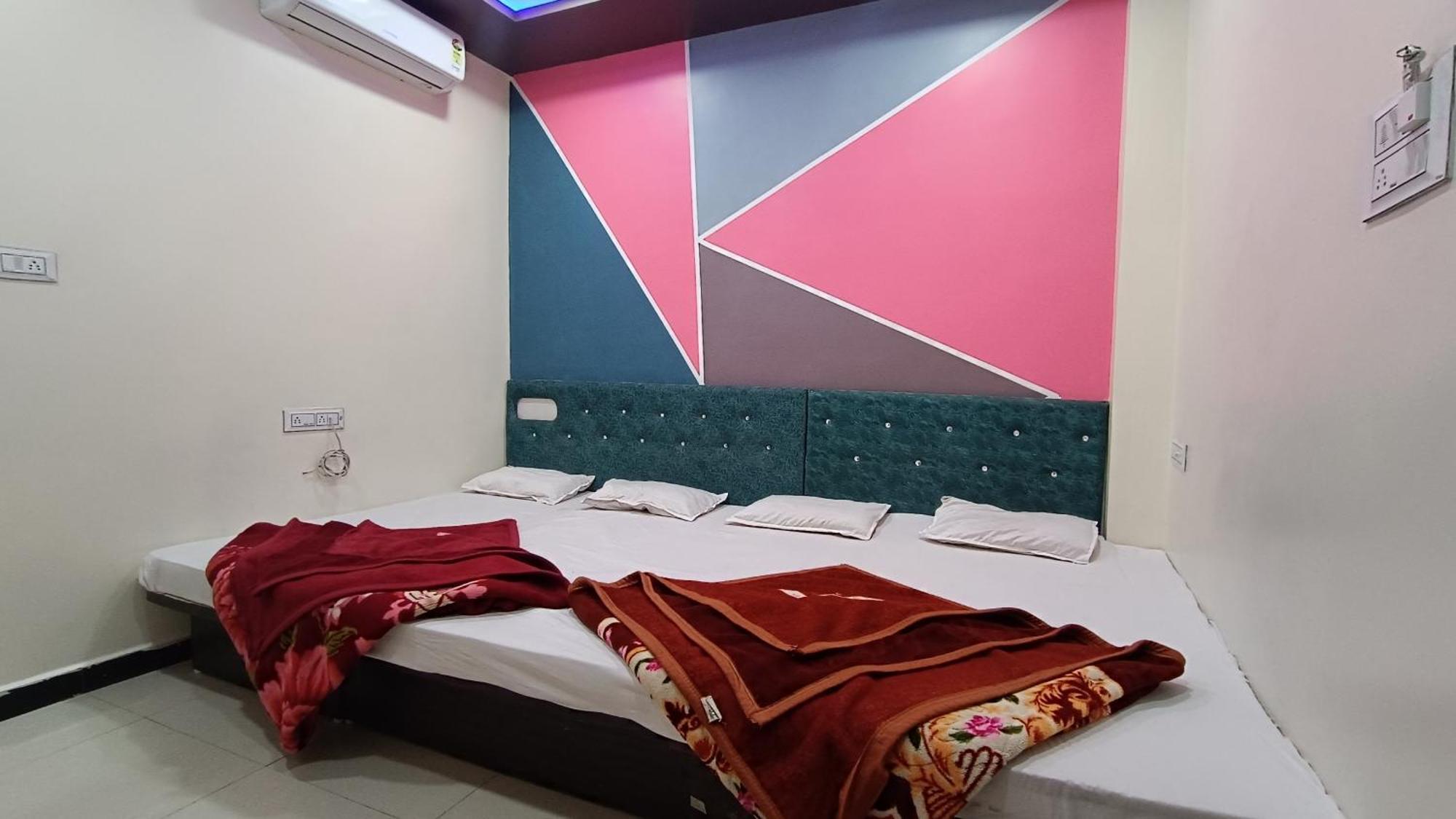 Hardik Palace Ujjain Esterno foto